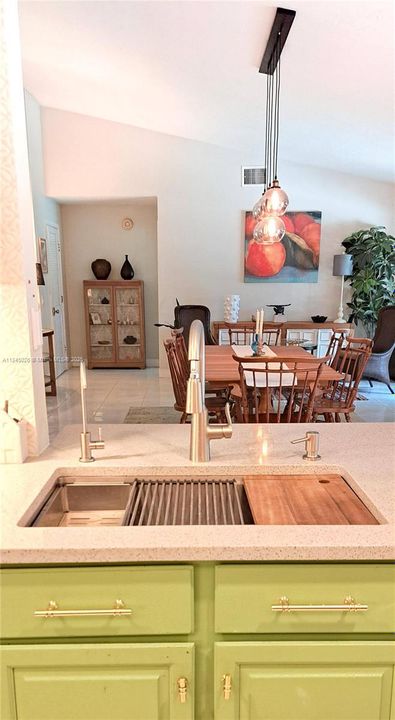 Recently Rented: $4,000 (3 beds, 2 baths, 2112 Square Feet)