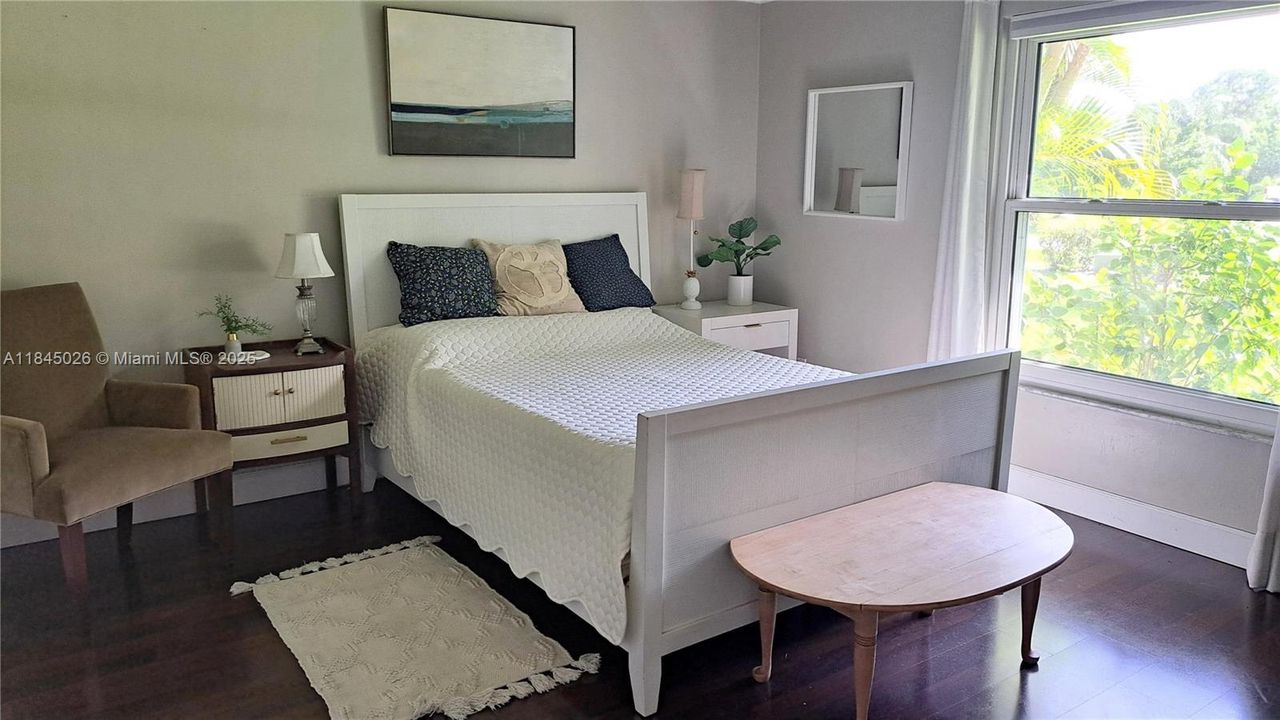 Recently Rented: $4,000 (3 beds, 2 baths, 2112 Square Feet)