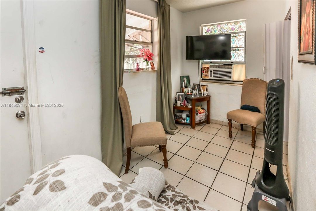 待售: $599,999 (0 贝兹, 0 浴室, 1200 平方英尺)