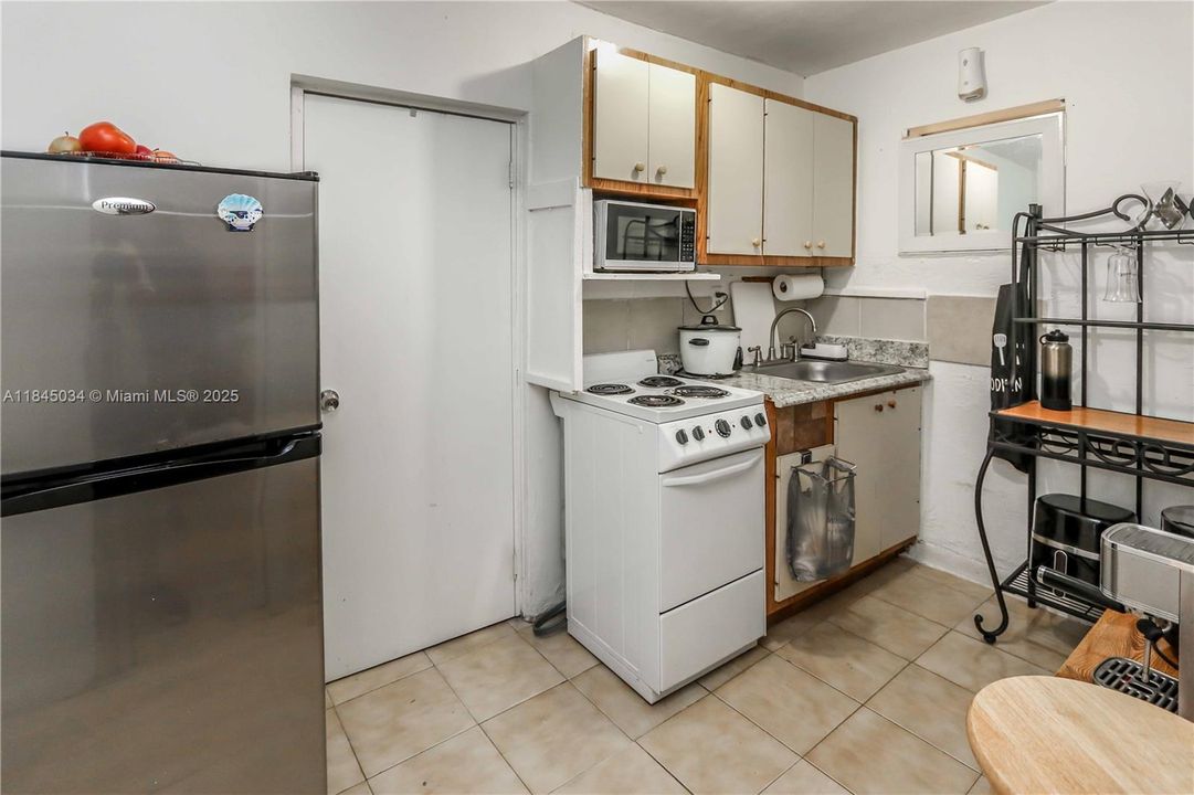 待售: $599,999 (0 贝兹, 0 浴室, 1200 平方英尺)