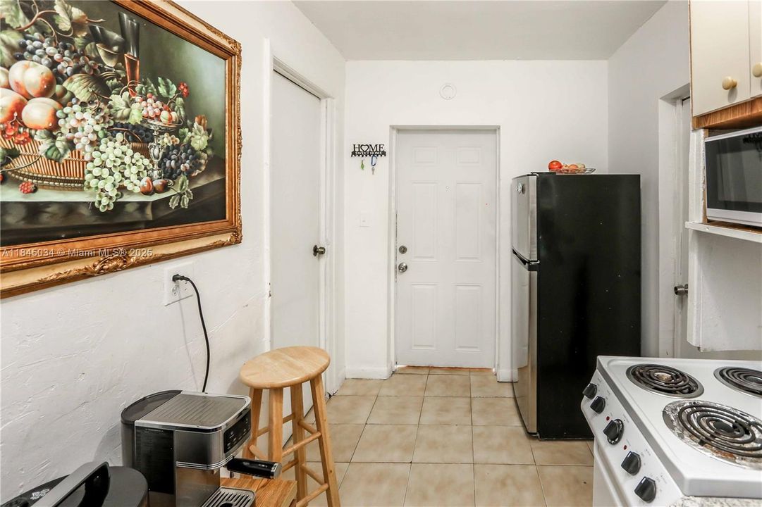 待售: $599,999 (0 贝兹, 0 浴室, 1200 平方英尺)