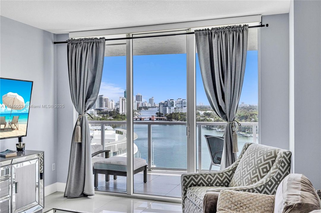 Activo con contrato: $5,000 (2 camas, 2 baños, 942 Pies cuadrados)