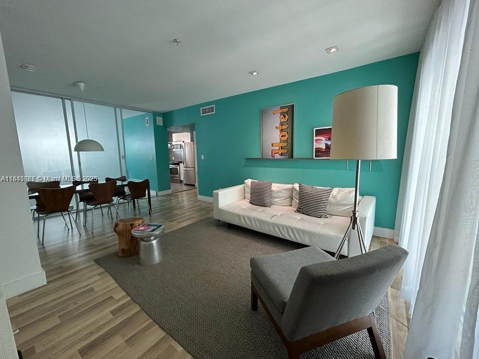 На продажу: $387,000 (2 спален, 1 ванн, 849 Квадратных фут)