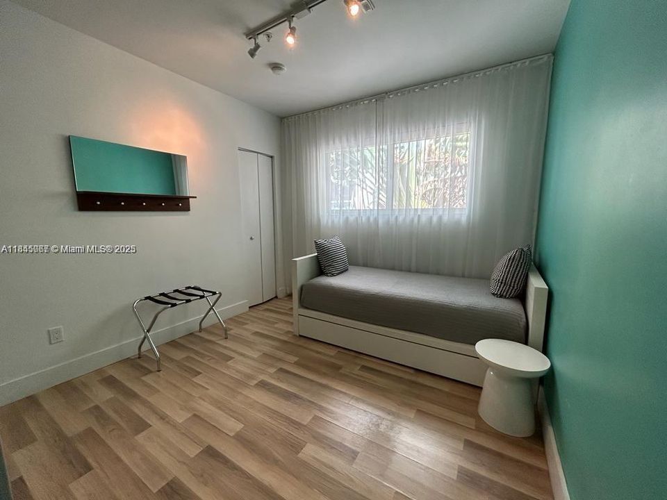 На продажу: $387,000 (2 спален, 1 ванн, 849 Квадратных фут)