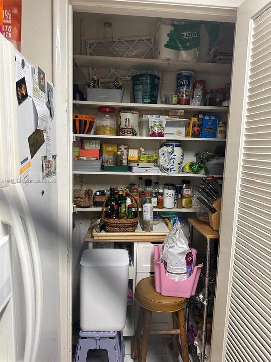 Active With Contract: $265,000 (2 beds, 2 baths, 874 Square Feet)