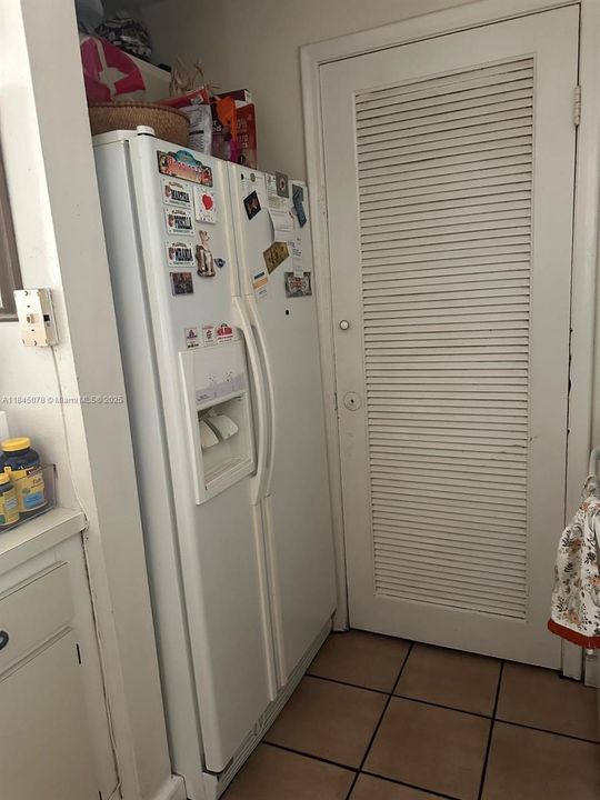 Active With Contract: $265,000 (2 beds, 2 baths, 874 Square Feet)