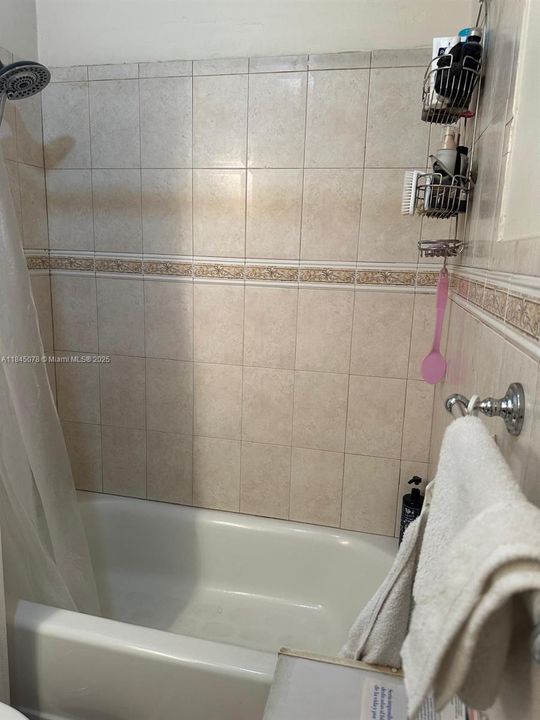 Active With Contract: $265,000 (2 beds, 2 baths, 874 Square Feet)