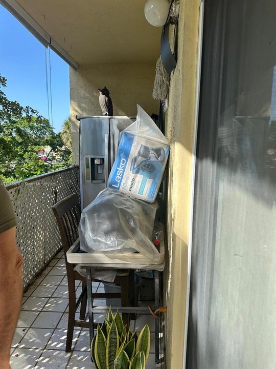 Active With Contract: $265,000 (2 beds, 2 baths, 874 Square Feet)