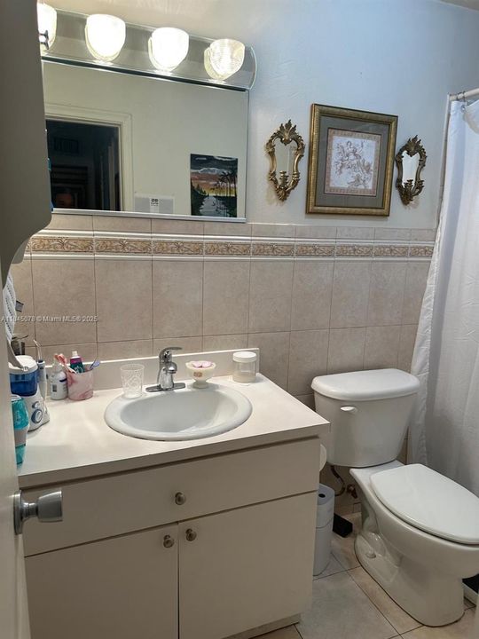 Active With Contract: $265,000 (2 beds, 2 baths, 874 Square Feet)