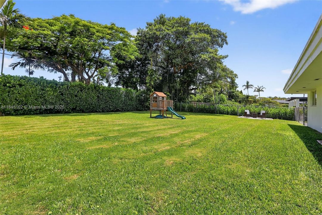 Recently Sold: $1,695,000 (4 beds, 4 baths, 3332 Square Feet)