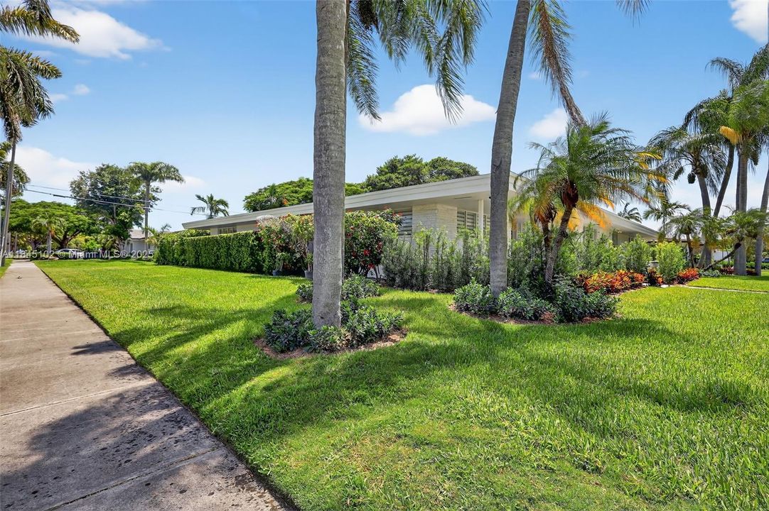 Recently Sold: $1,695,000 (4 beds, 4 baths, 3332 Square Feet)