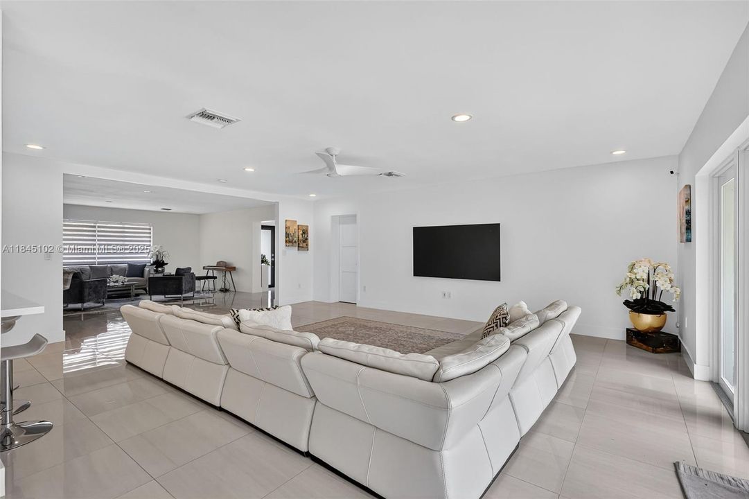 Recently Sold: $1,695,000 (4 beds, 4 baths, 3332 Square Feet)