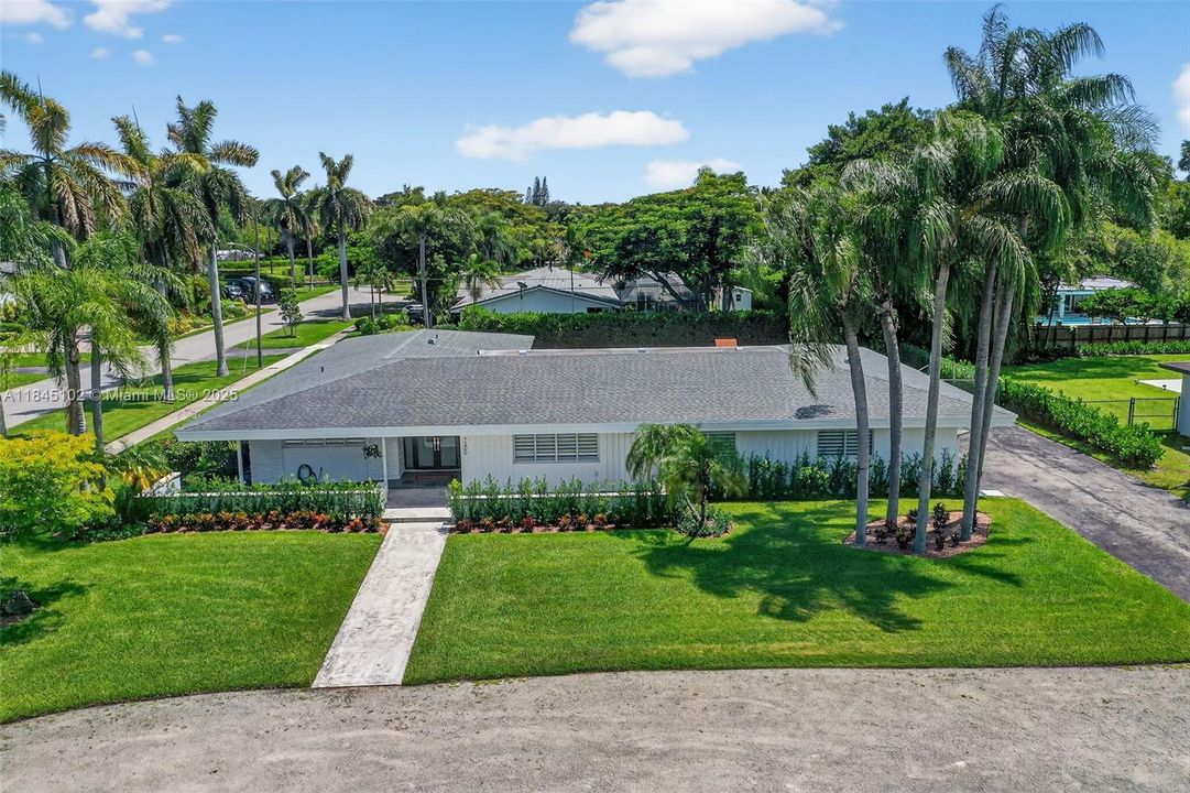 Recently Sold: $1,695,000 (4 beds, 4 baths, 3332 Square Feet)