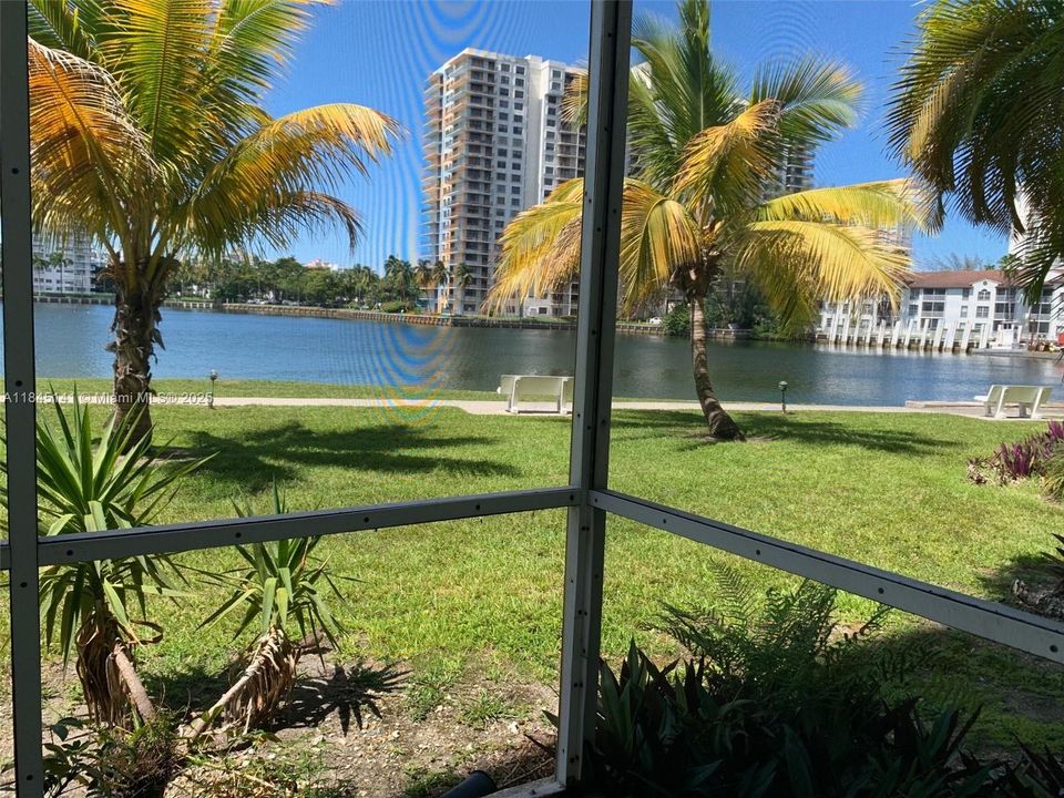 待售: $209,999 (1 贝兹, 1 浴室, 763 平方英尺)