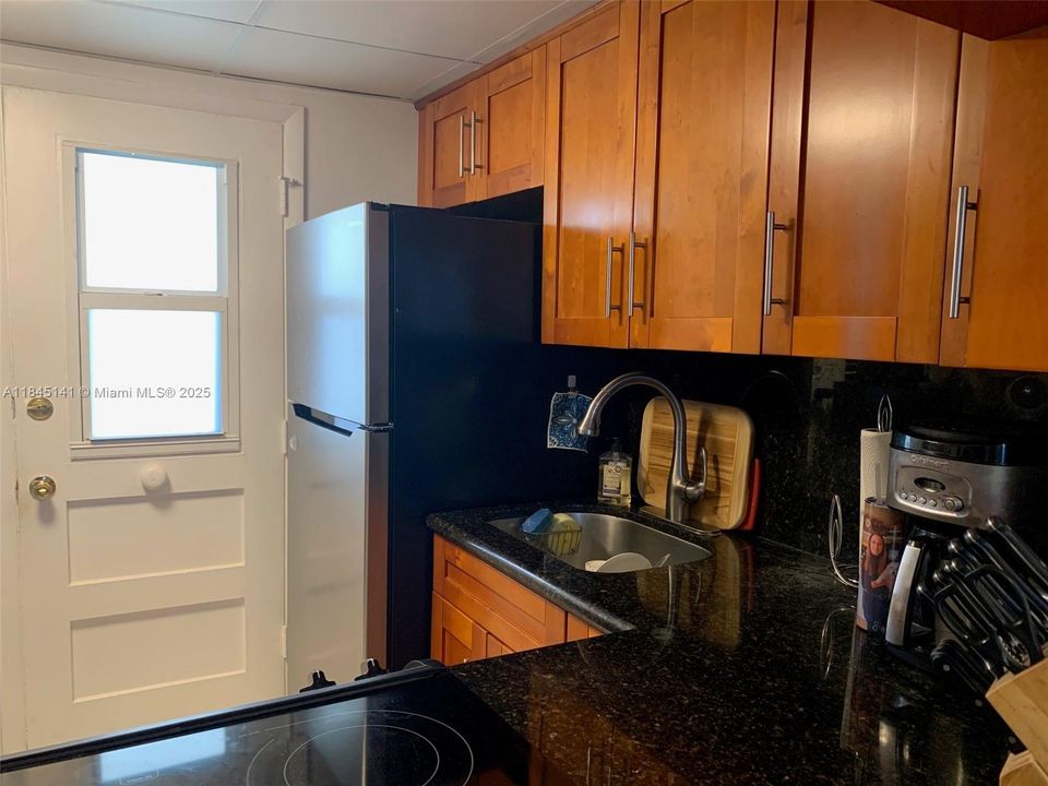 待售: $209,999 (1 贝兹, 1 浴室, 763 平方英尺)