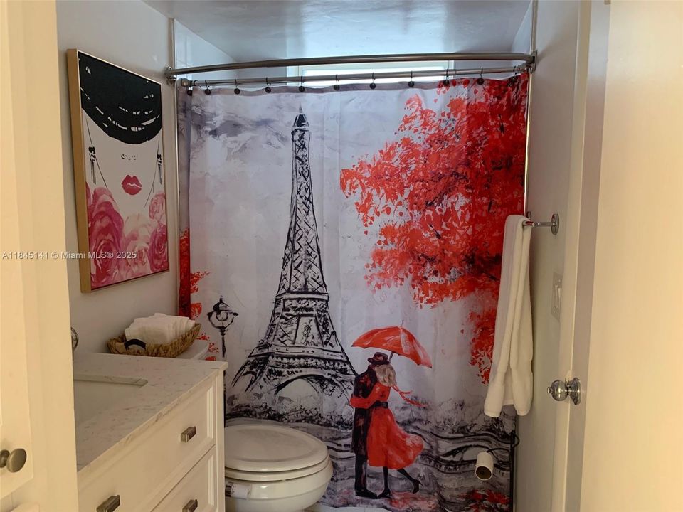 待售: $209,999 (1 贝兹, 1 浴室, 763 平方英尺)