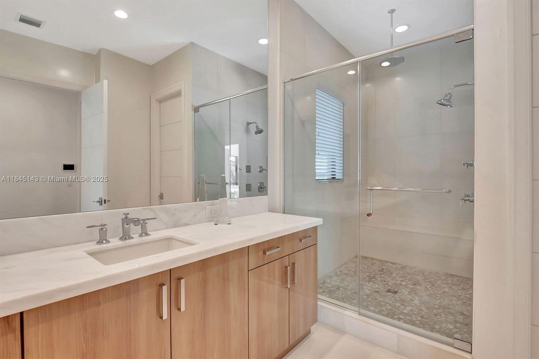 Recently Rented: $50,000 (6 beds, 6 baths, 8083 Square Feet)