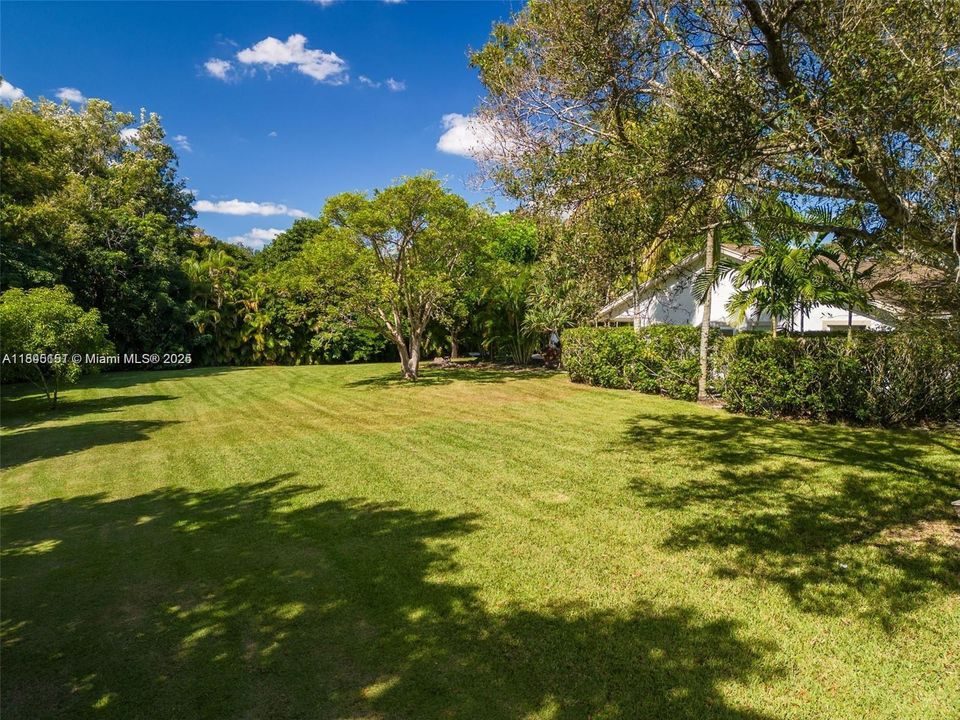 出租: $9,000 (4 贝兹, 2 浴室, 3136 平方英尺)