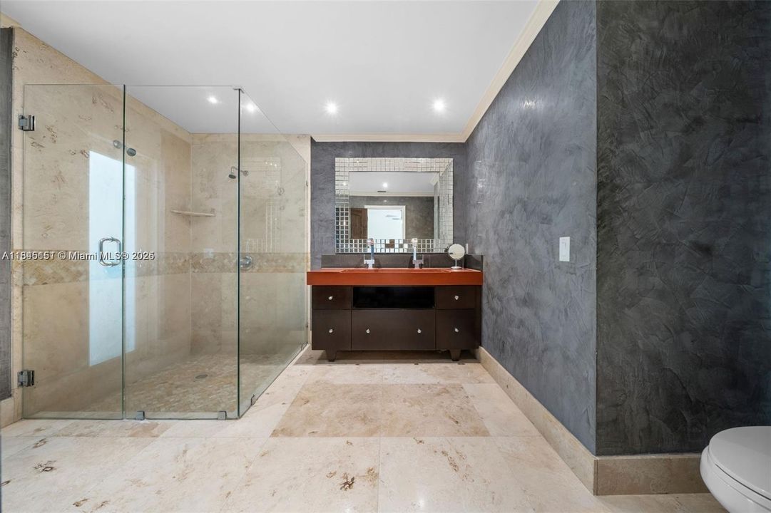 出租: $9,000 (4 贝兹, 2 浴室, 3136 平方英尺)