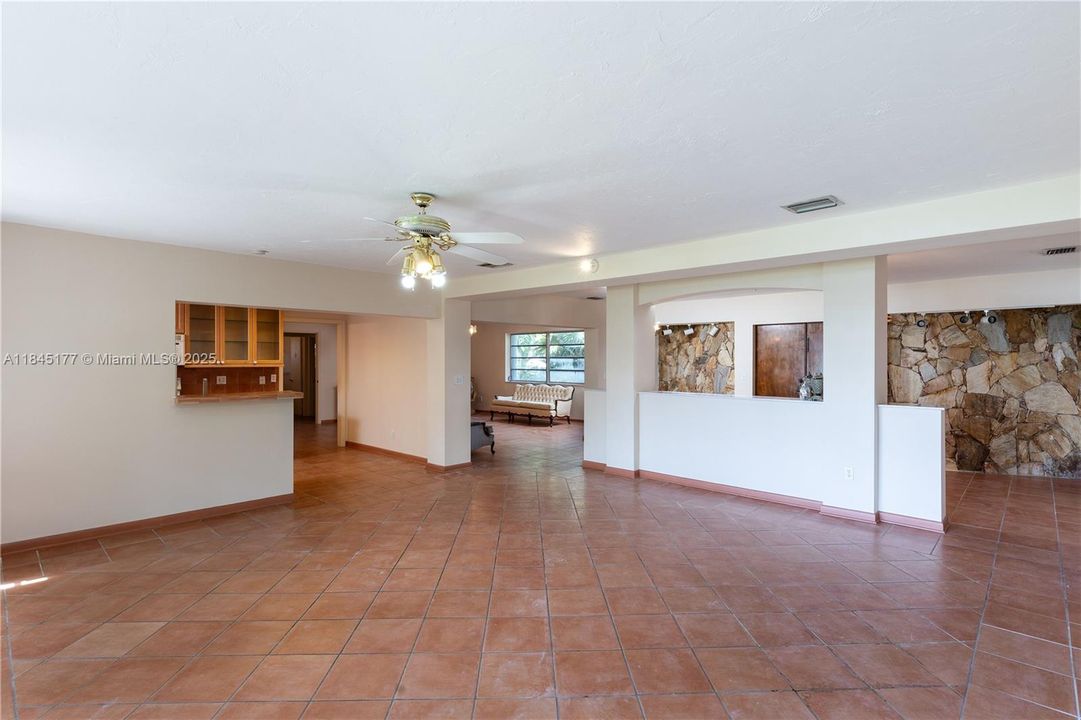 Recently Sold: $910,000 (3 beds, 2 baths, 2112 Square Feet)