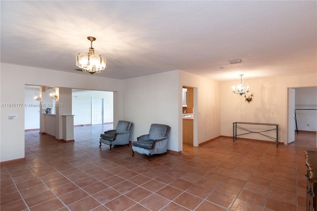 Recently Sold: $910,000 (3 beds, 2 baths, 2112 Square Feet)