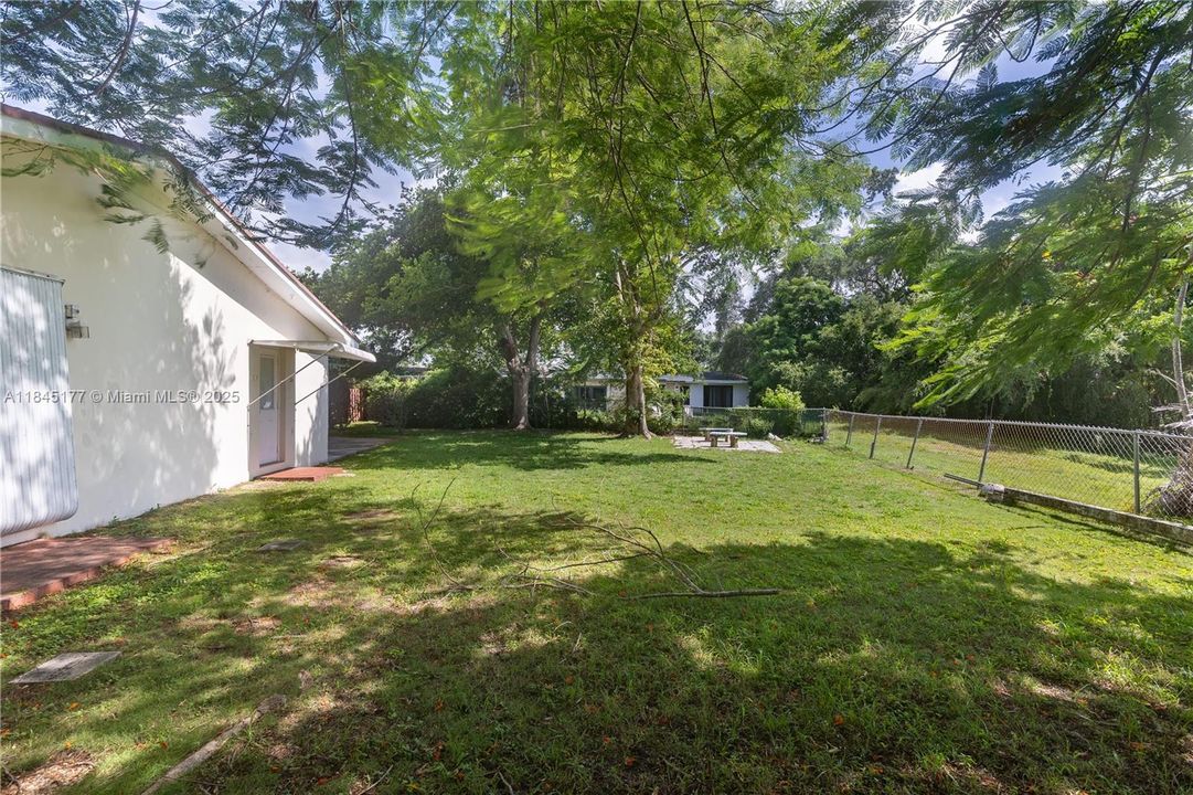 Recently Sold: $910,000 (3 beds, 2 baths, 2112 Square Feet)