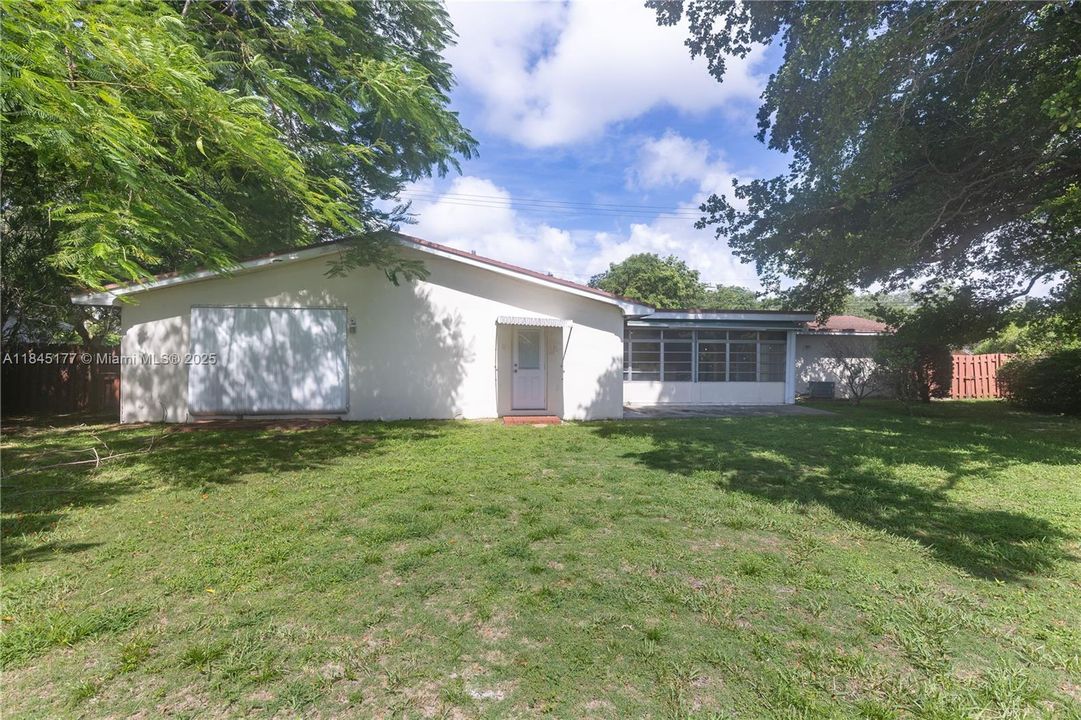 Recently Sold: $910,000 (3 beds, 2 baths, 2112 Square Feet)