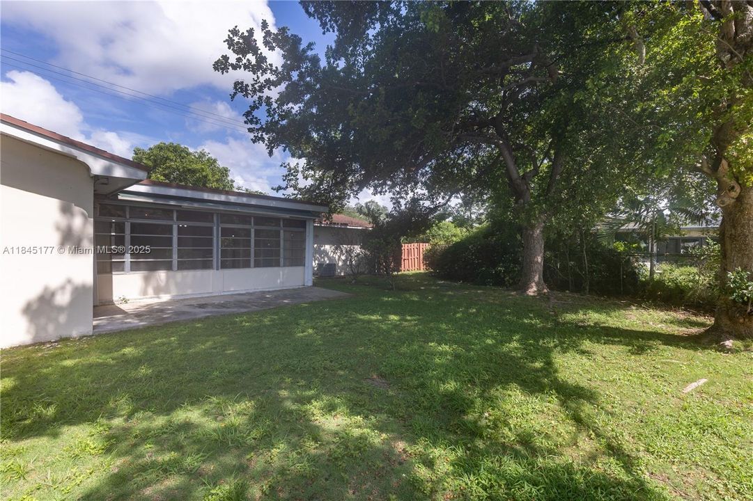 Recently Sold: $910,000 (3 beds, 2 baths, 2112 Square Feet)