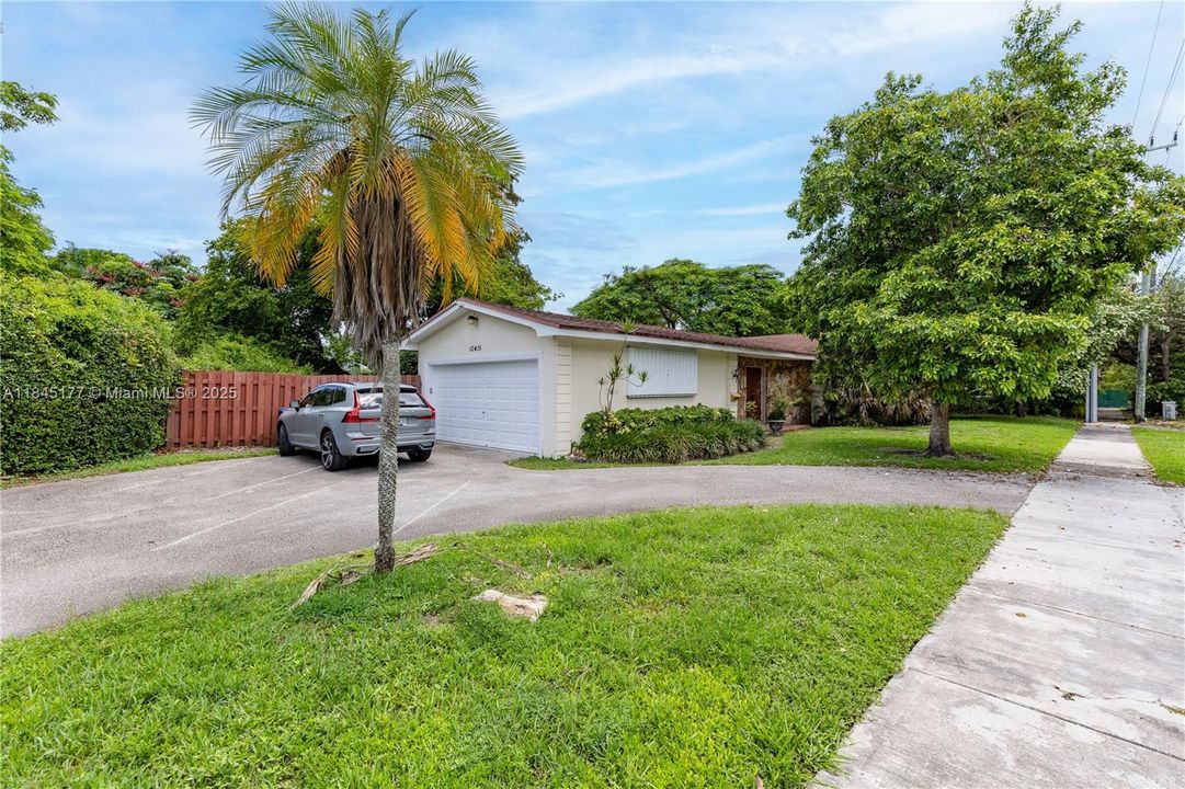 Recently Sold: $910,000 (3 beds, 2 baths, 2112 Square Feet)