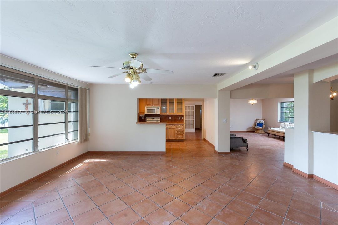 Recently Sold: $910,000 (3 beds, 2 baths, 2112 Square Feet)