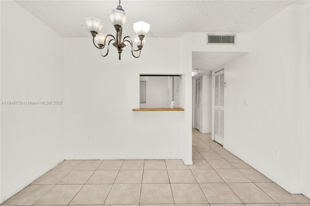 For Sale: $132,950 (1 beds, 1 baths, 930 Square Feet)