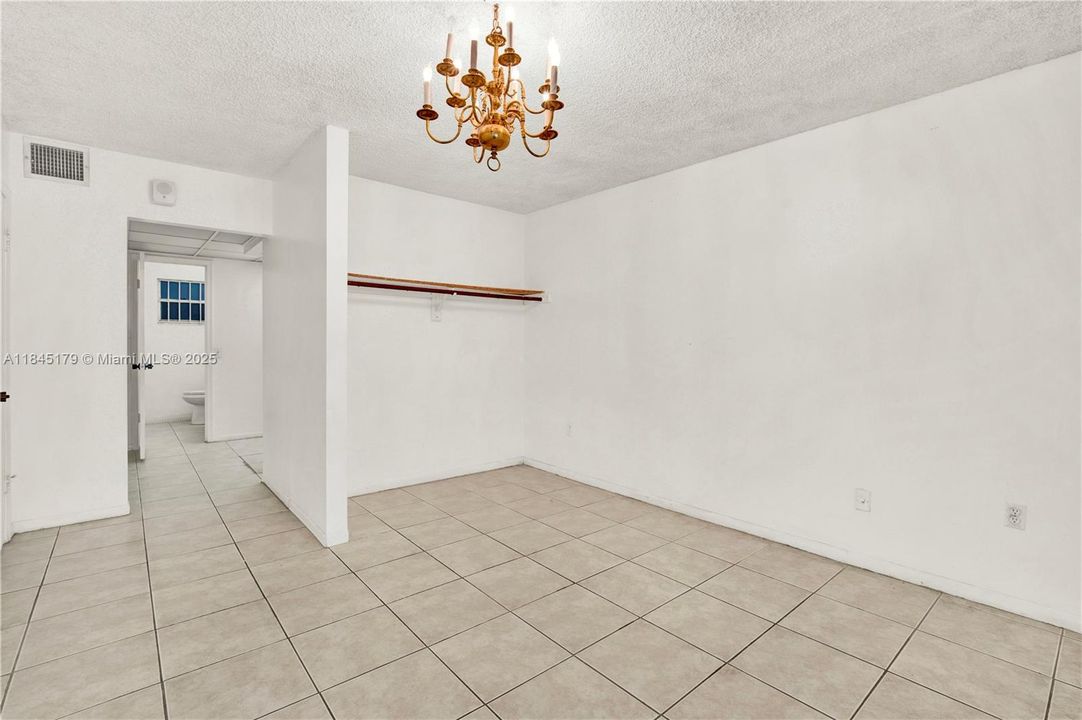 For Sale: $132,950 (1 beds, 1 baths, 930 Square Feet)