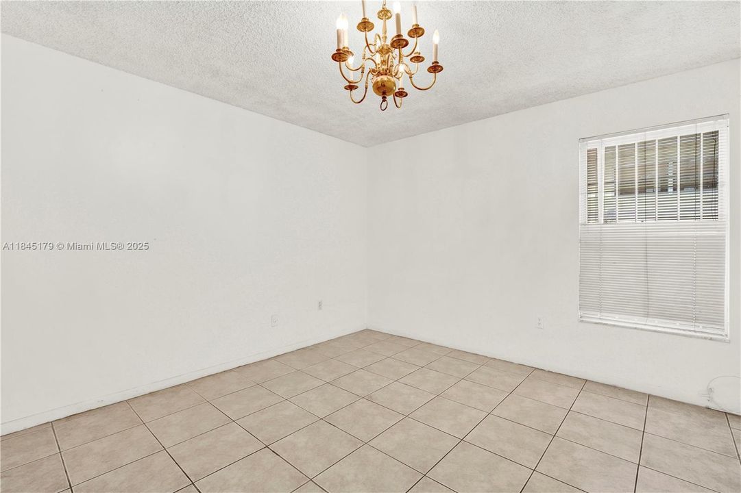 For Sale: $132,950 (1 beds, 1 baths, 930 Square Feet)