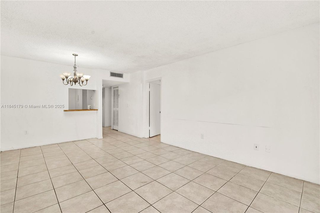 For Sale: $132,950 (1 beds, 1 baths, 930 Square Feet)