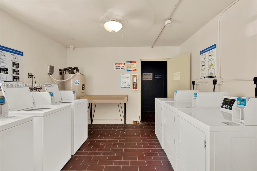 For Sale: $132,950 (1 beds, 1 baths, 930 Square Feet)