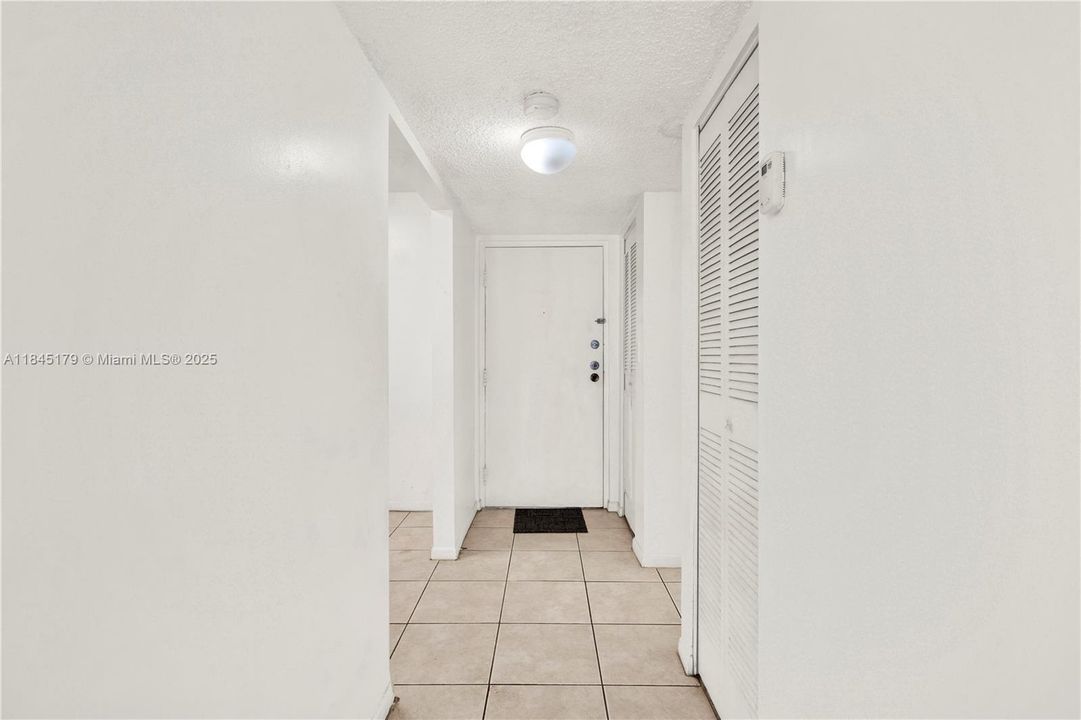 For Sale: $132,950 (1 beds, 1 baths, 930 Square Feet)