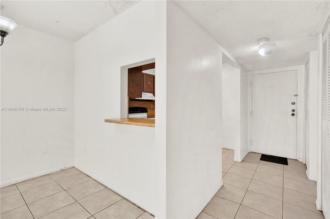 For Sale: $132,950 (1 beds, 1 baths, 930 Square Feet)