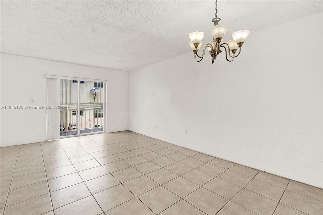 For Sale: $132,950 (1 beds, 1 baths, 930 Square Feet)