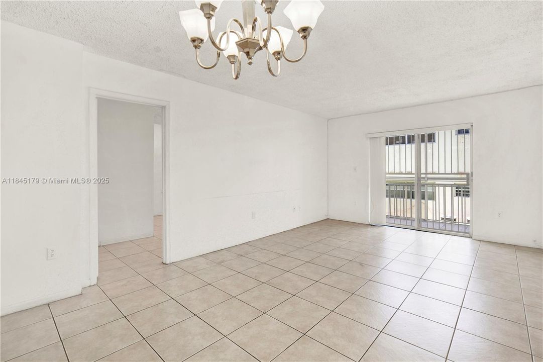 For Sale: $132,950 (1 beds, 1 baths, 930 Square Feet)