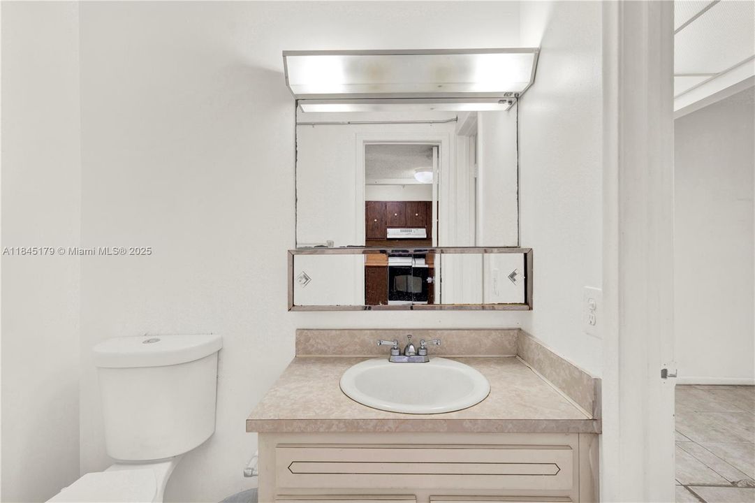 For Sale: $132,950 (1 beds, 1 baths, 930 Square Feet)