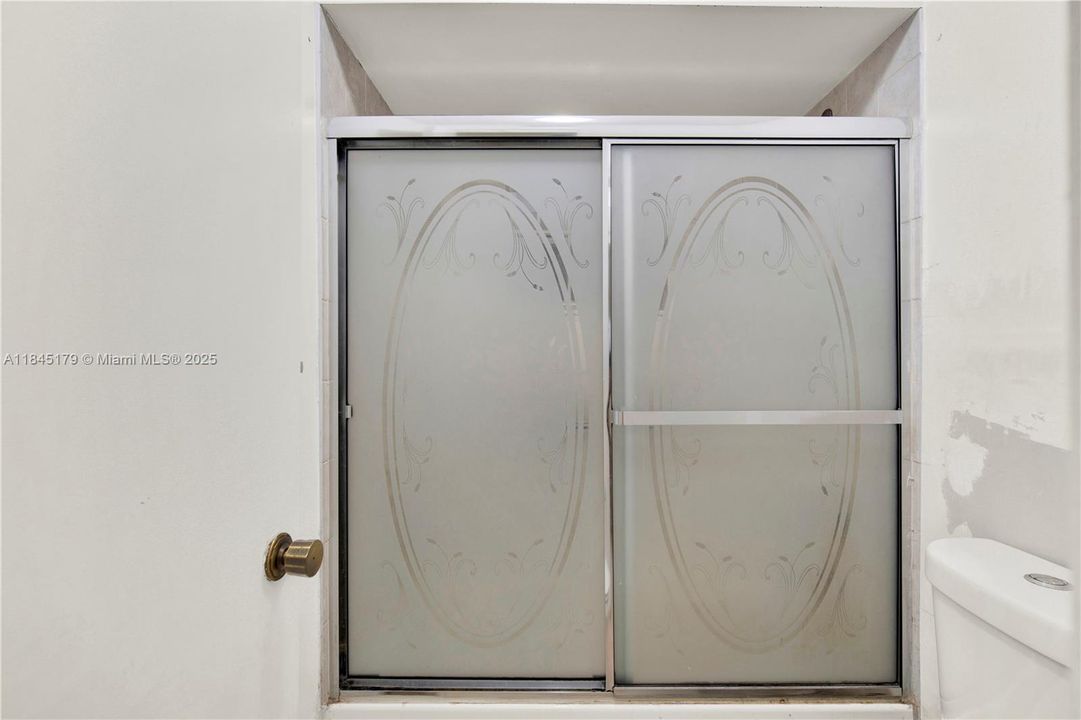 For Sale: $132,950 (1 beds, 1 baths, 930 Square Feet)