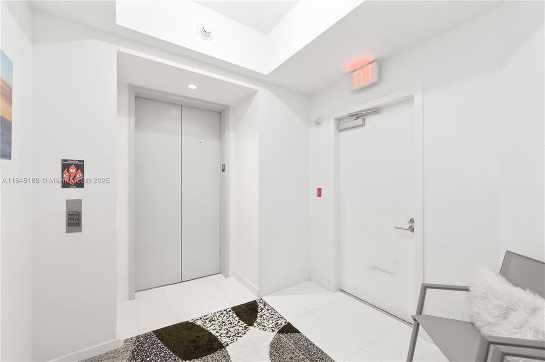 For Sale: $699,000 (1 beds, 2 baths, 1185 Square Feet)