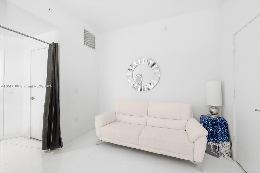 For Sale: $699,000 (1 beds, 2 baths, 1185 Square Feet)