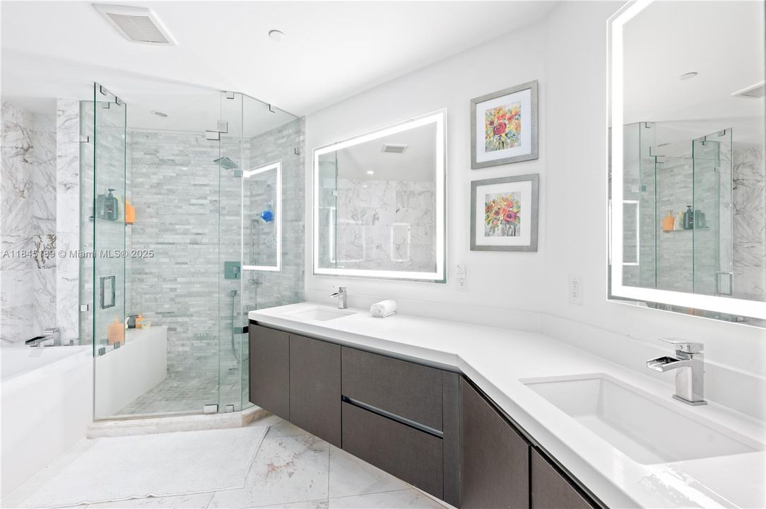 For Sale: $699,000 (1 beds, 2 baths, 1185 Square Feet)