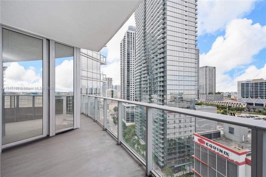 For Sale: $699,000 (1 beds, 2 baths, 1185 Square Feet)