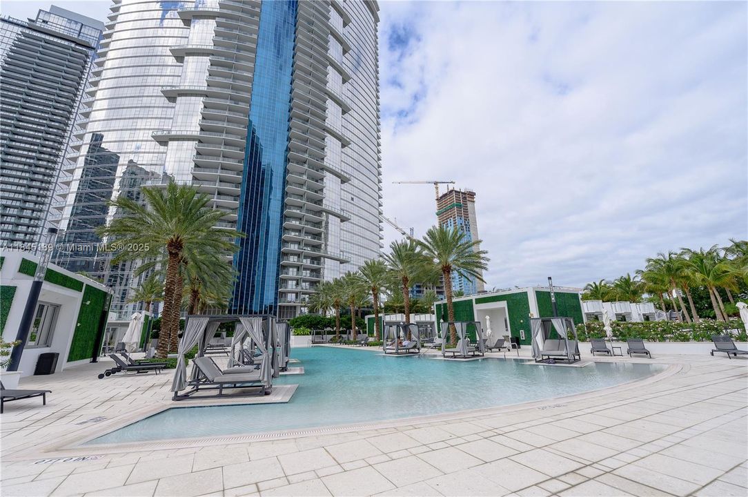 For Sale: $699,000 (1 beds, 2 baths, 1185 Square Feet)