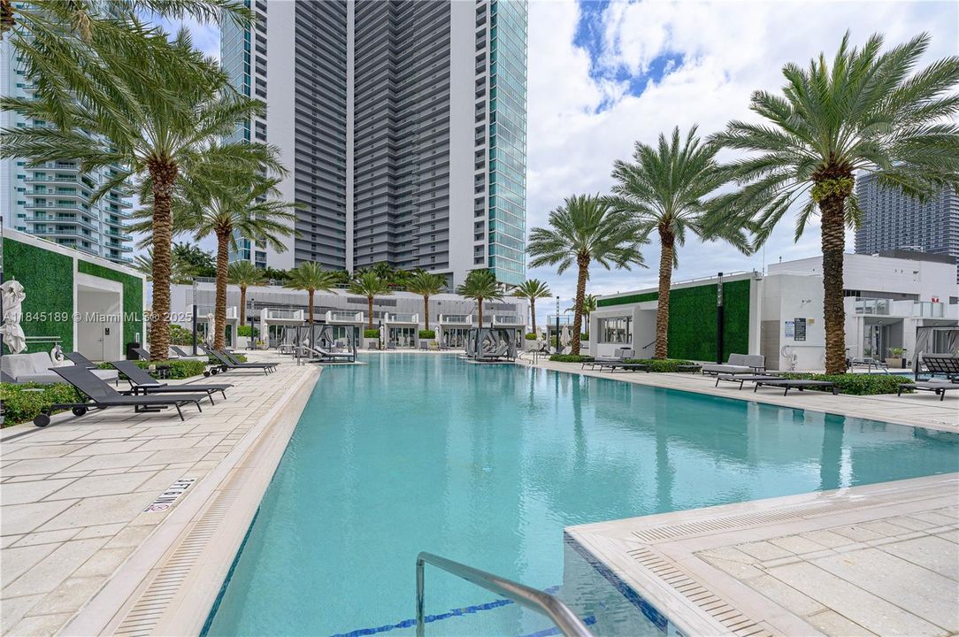 For Sale: $699,000 (1 beds, 2 baths, 1185 Square Feet)