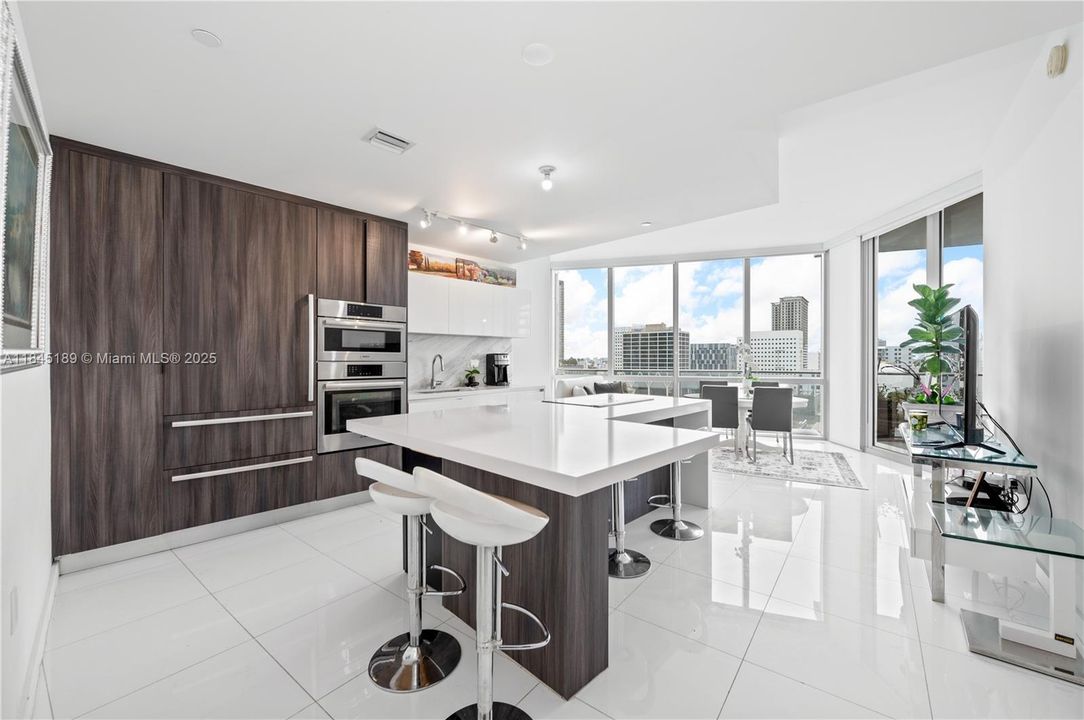 For Sale: $699,000 (1 beds, 2 baths, 1185 Square Feet)