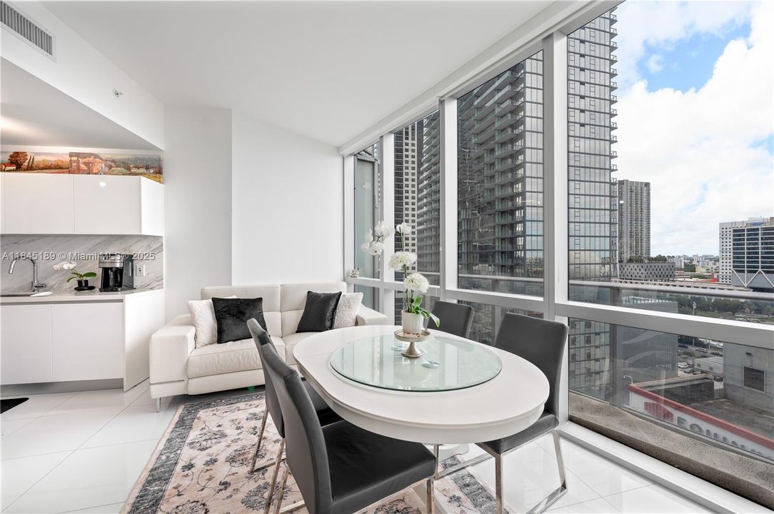 For Sale: $699,000 (1 beds, 2 baths, 1185 Square Feet)