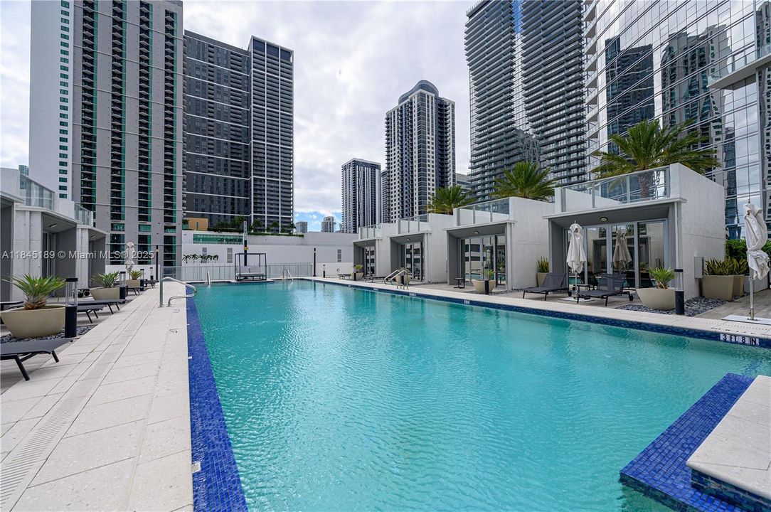 For Sale: $699,000 (1 beds, 2 baths, 1185 Square Feet)